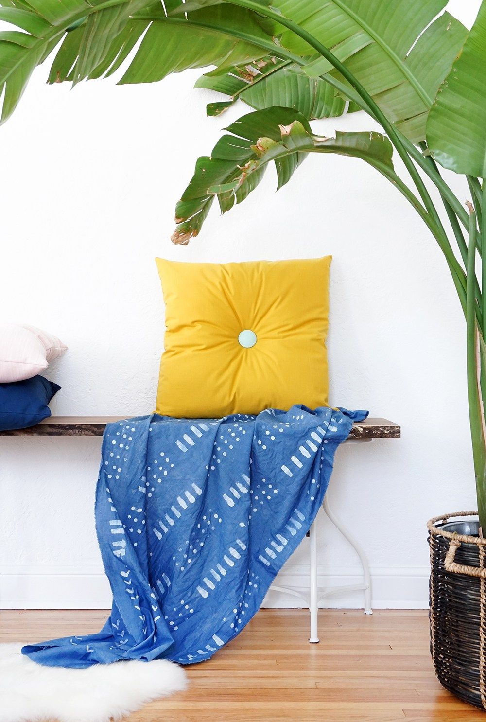 Button tufted pillow